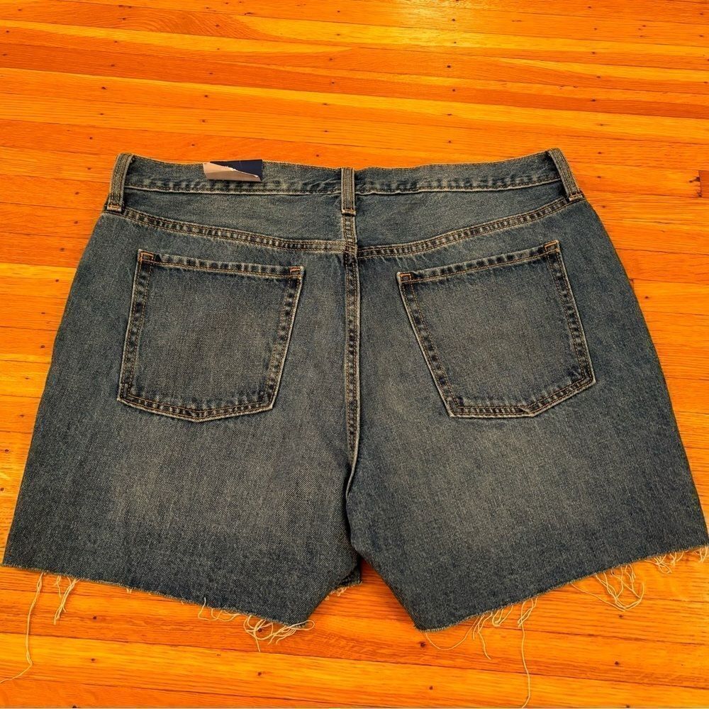 Old Navy High Rise Slouchy Straight 5” inseam blue denim ripped shorts size 14 - Picture 3 of 5